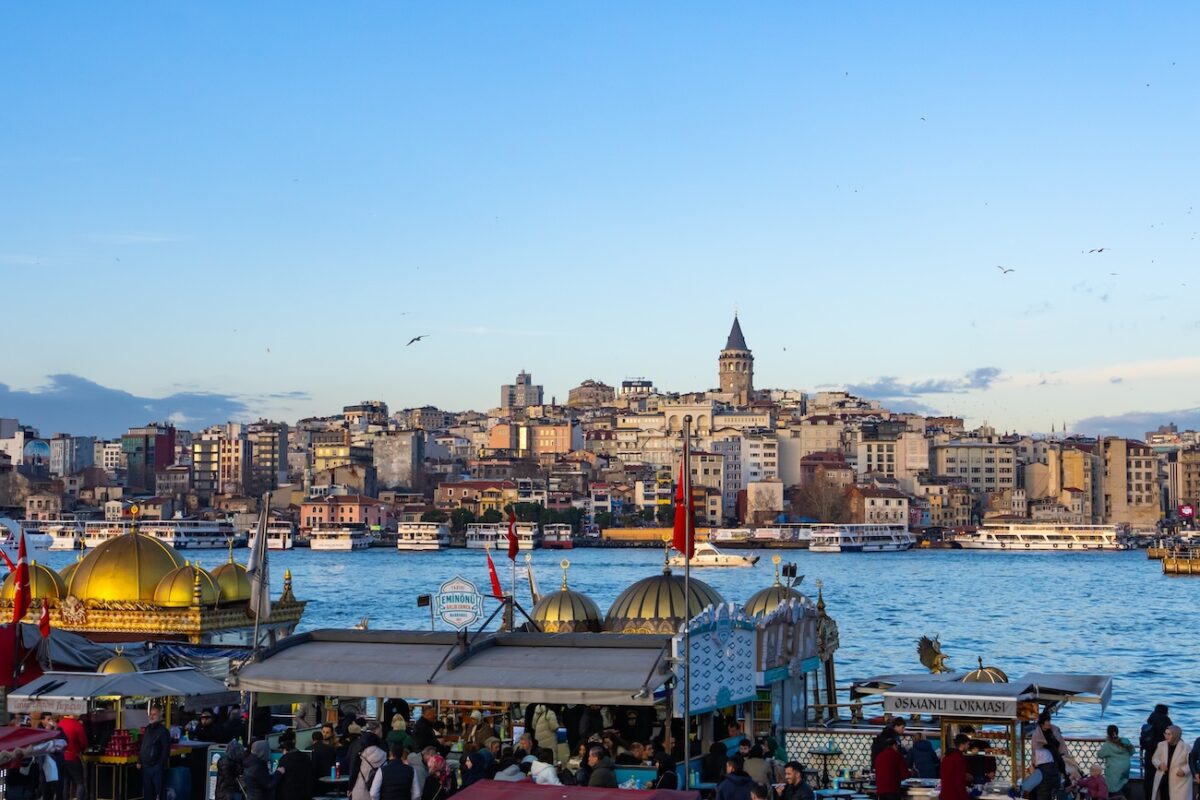 Emin&ouml;n&uuml;/Sirkeci, otra zona ideal donde dormir en Estambul para tus visitas tur&iacute;sticas