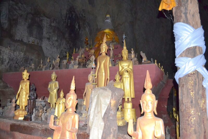 Budas en las Cuevas Pak Ou