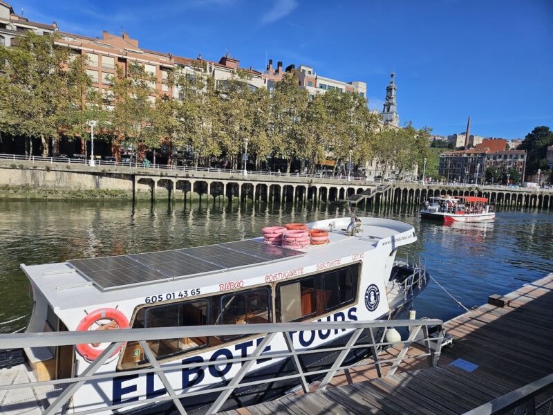 Paseo en barco por la ría de Bilbao