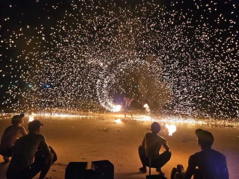 Espect&aacute;culo de fuego en Koh Samet