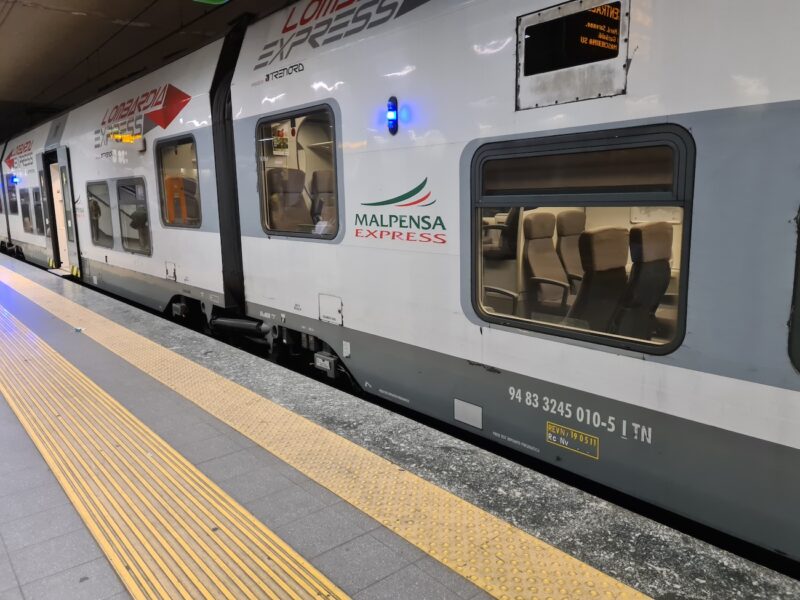 Tren del aeropuerto de Mil&aacute;n Malpensa al centro de Mil&aacute;n