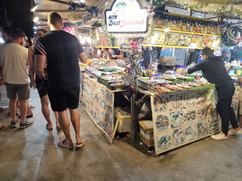 Mercado nocturno en Ao Nang