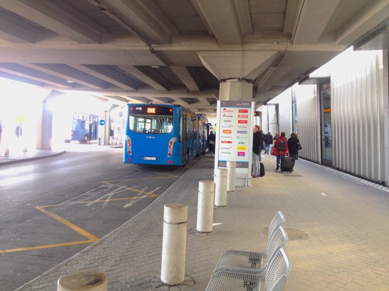 Autobús en el aeropuerto de Budapest